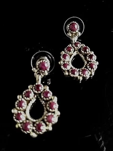  Pendientes de plata de ley firmados por Navajo púrpura ostra espinosa por Sally Yazzie - Imagen 1 de 10