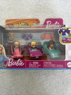 HOT WHEELS RACER VERSE БАРБИ МАЛИБУ, КЕН И ТЕРЕЗА УПАКОВКА 3 ШТ. НОВАЯ - Изображение 1 из 4