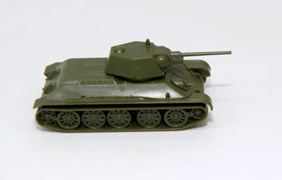 Zvezda 1/100 Soviet T-34/76 Mod 1943Medium Tank  Open Built Up Model - Image 1 of 3