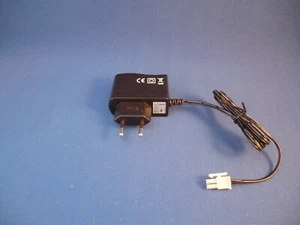 Ladegerät für NiMH/NiCd Akkus 6 bis 7,2 Volt mit TAMIYA-Mini-Stecker !!! - Bild 1 von 3