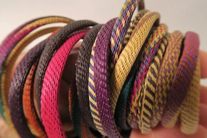 Lote 20 Hierba madura trenzada Benín GZ10 grass bracelets liquidación de surtido - Imagen 1 de 7