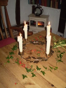 Handgefertigter böhmischer Weihnachtskerzenring aus Metall, Ständer, Kerzen nicht enthalten - Bild 1 von 4