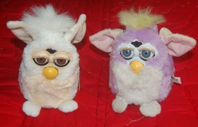 ¡Lote de 2 juguetes Furby originales 1998! ¡Púrpura y blanco! Bronceado y blanco! Foto 1 de 4