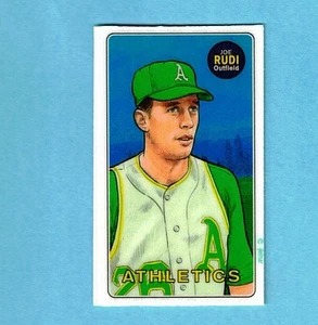 Mini calcomanía brillante Joe Rudi 2024 Helmar Oakland B952 - Imagen 1 de 2