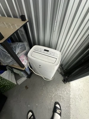 Aire acondicionado portátil LG 7000 BTU 120V LP0721WSR blanco Foto 1 de 4