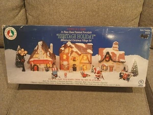 Heritage Holiday 11-teiliges handbemaltes beleuchtetes Weihnachtsdorf-Set (Details - Bild 1 von 22