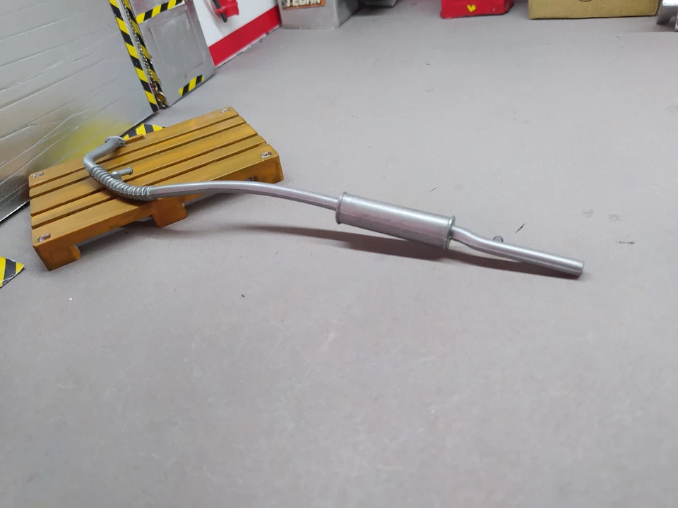 1/18  Ligne d'échappement Jaguar SS100 Bburago - Photo 1/1