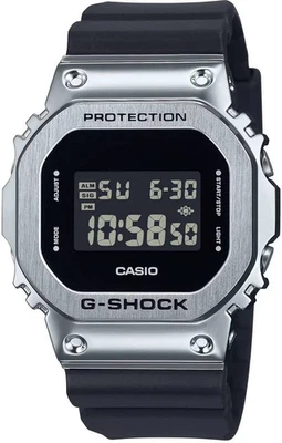 Orologio Casio G-SHOCK in Resina CLASSIC Multifunzione GM-5600U-1ER Nero - Immagine 1 di 4