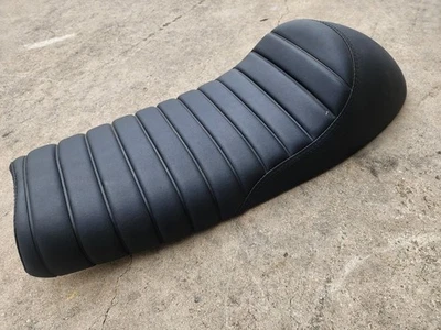 Assento de motocicleta Universal Cafe Racer 24" de comprimento 91/2' de largura preto - Imagem 1 de 4