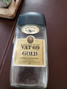 VINTAGE VAT 69 GOLD SCOTLAND SCOTCH WHISKEY WHISKY 4/5TH BOTTLE 1967 - Picture 1 of 10
