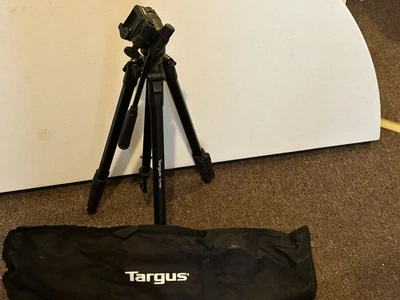 Targus Black Label PRO TRIPOD 60-inch TG-P60T with carry case & Quick Release - Image 1 of 4