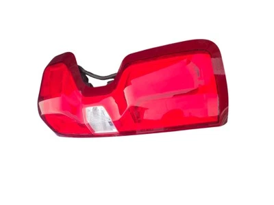 Chevy Silverado 1500 2019-2022 montaje de luz trasera LED pasajero derecho OEM 84678150 Foto 1 de 4