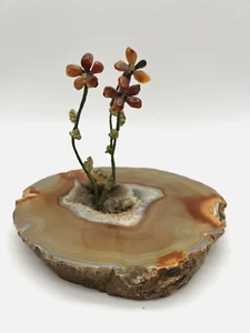 Flores de piedra vintage sobre base de geoda de ágata firmadas Lois Lacey - Imagen 1 de 10