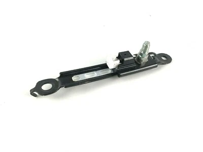 Lexus IS250 F-Sport Front Right Safety Seatbelt Height Adjuster E563003 Foto 1 de 4