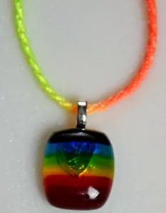 Hecho en EE. UU. Colgante de Vidrio Fundido con Collar Arco Iris Suave de 18" P10 - Imagen 1 de 4