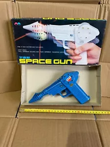 PISTOLA SPAZIALE SPACE GUN a batteria VINTAGE ANNI 80 Blaster BOOTLEG Star Wars - Picture 1 of 10