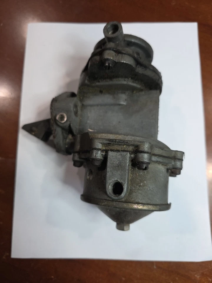 Bomba de combustible Willys Super Huricane 226 Foto 1 de 3
