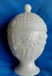 Vintage Milch weiß Glas Standfuß bedeckt Schale * schön * Avon - Bild 1 von 6