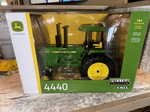 1/16 Scale John Deere 4440 Tractor Die-cast Prestige Collection 4 Post ...