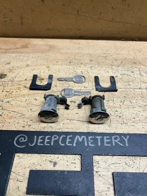84-90 Jeep Cherokee XJ Comanche MJ Cerradura de puerta OEM Cilindros con llaves  Foto 1 de 4