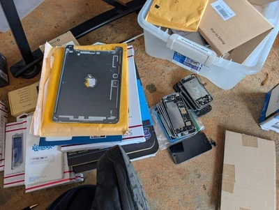 Iphone 4/5/6 Parts Lot - Image 1 of 4