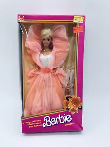 Barbie 1984 Peaches 'n Cream / Fior di Pesca Fabriqué en Malaisie NRFB - Foto 1 di 9