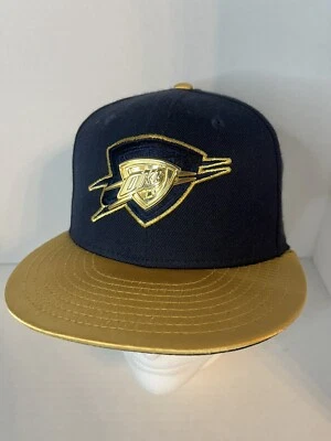 Boné Snapback New Era Oklahoma City Thunder OKC Azul Marinho com Emblema de Metal Dourado Excelente Estado Usado - Imagem 1 de 4