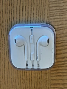 Genuine Apple Earbuds Wired 3.5mm Jack NEW Unopened - Zdjęcie 1 z 5