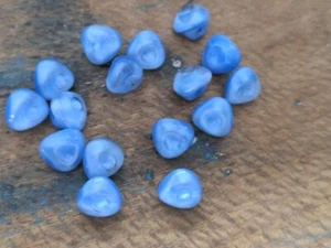 ♥Nr.111a- 16 piezas botones de vidrio antiguos botones de muñeca triángulos azul luz de la luna 9 mm♥ - Imagen 1 de 2