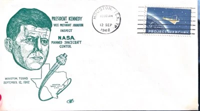 Cubierta espacial TX del presidente Kennedy 1962 y el vicepresidente inspeccionan el centro de naves espaciales de la NASA Foto 1 de 2