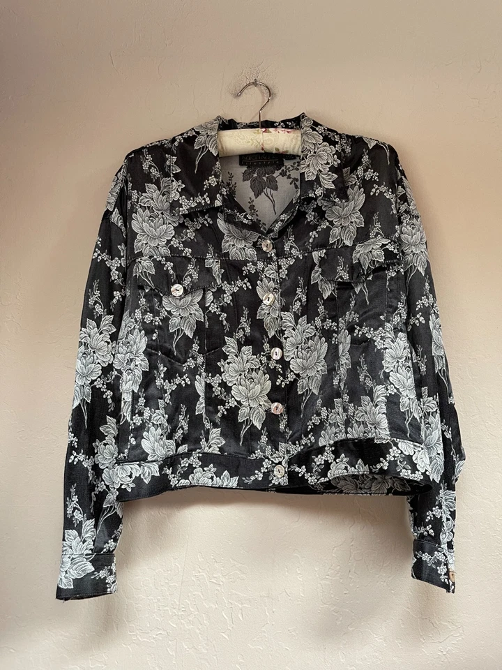Chaqueta corta Karen Kane para mujer negra gris con estampado floral bolsillos medianos ligera Foto 1 de 4