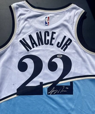 Camiseta Atlanta Hawks autografada assinada por Larry Nance Jr PSA/DNA certificado de autenticidade Wyoming - Imagem 1 de 4