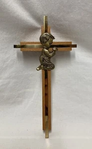Children’s Cross/Crucifix Wood With Goldtone Inlays And Kneeling Child Adorable - Picture 1 of 5