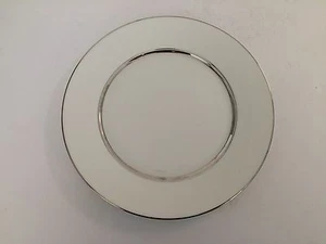 Bone China Dinner Plate in Oxford Lexington Pattern White/Platinum EXCELLENT - Bild 1 von 3