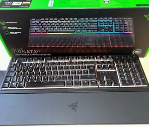 RAZER Ornata V3, Schwarz, Qwertz Gaming-Tastatur Razer Mecha-Membran #KT897D - Bild 1 von 7