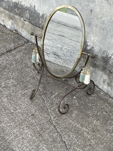 Espejo brutalista. Espejo de tocador grande ovalado de hierro forjado - Imagen 1 de 11