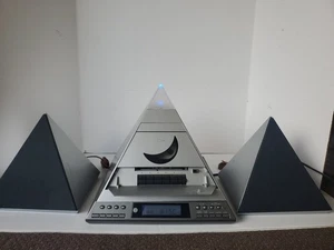 Radio Shack Nova Pyramid Stereo CD Cassette AM FM "PARTS ONLY" - Picture 1 of 14