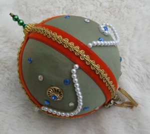 Handgefertigter Weihnachtsschmuck im viktorianischen Stil königlich grün und Perlen - Bild 1 von 2