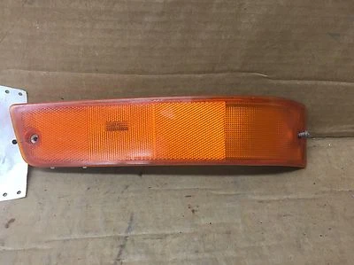Lámpara de estacionamiento/giro derecho Ford Probe 1990-1992 lado del pasajero  Foto 1 de 2