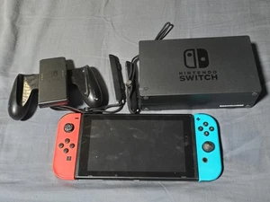Consola Nintendo Switch Joy Cons y Base Todo Para Piezas - Imagen 1 de 3