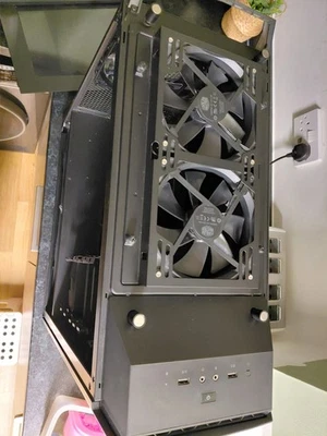 Large Cooler Master Case - Image 1 of 4