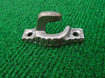 UN PORTERO DE PESTILLO DE VENTANA ESTILO EASTLAKE DE 2" - HIERRO FUNDIDO (33276) Foto 1 de 4