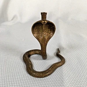 Vintage verzierte Messing Königskobra Schlange Räucherstäbchen Halter Figur 4,25" - Bild 1 von 12
