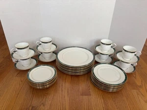 41-Piece Lenox Debut Collection “Kelly” Service for 8 – Extra Dinner Plate! - Picture 1 of 13