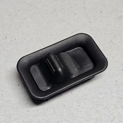 00-06 Chevrolet Suburban 1500 Read Door Lock Button  15172121, 15176140 - Image 1 of 4