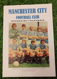 Manchester City Circa 1974 FIRMADO x 7 Estrellas Set En PÁGINA A4 Ver Imágenes Información Raro - Imagen 1 de 18