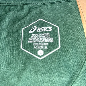 ASICS Women's SS EST 1977 VNECK TEE COLOR GREEN - Picture 1 of 6