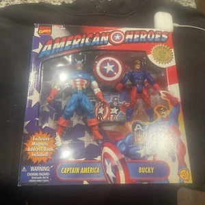 Figuras de héroes americanos Capitán América y Bucky de Marvel Comics nuevas en caja - Imagen 1 de 5