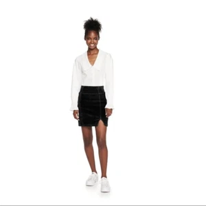 NWT SO Front Slit Mini Skirt Black Juniors Size 5 / 27W - Picture 1 of 4