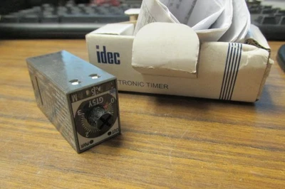 NEW IDEC ELECTRONIC CR TIMER RTE-SP1S RTE-AC. 100V 30 sec-30 sec 10130F,. WG-90 - Image 1 of 3